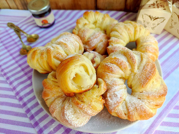 Buns on kefir in the oven - tender, airy and fragrant