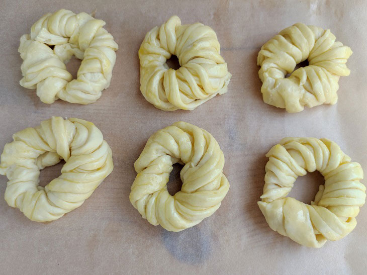 Buns on kefir in the oven - tender, airy and fragrant