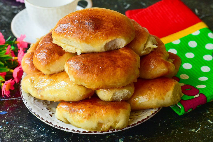 Pies with apricots - beautiful and mouth-watering