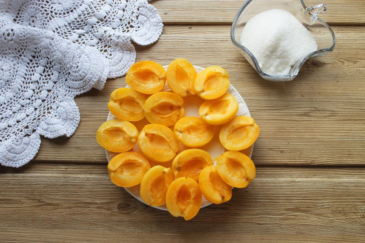 Apricot puffs - a quick and easy recipe for seasonal baking