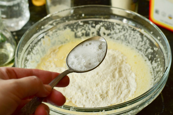 Turkish Revani pie - tender and airy