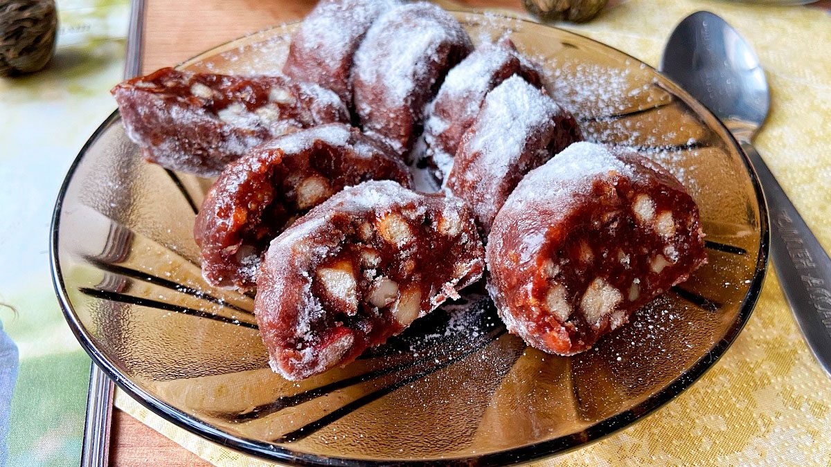 Chocolate sausage from cookies – a delicious and original dessert