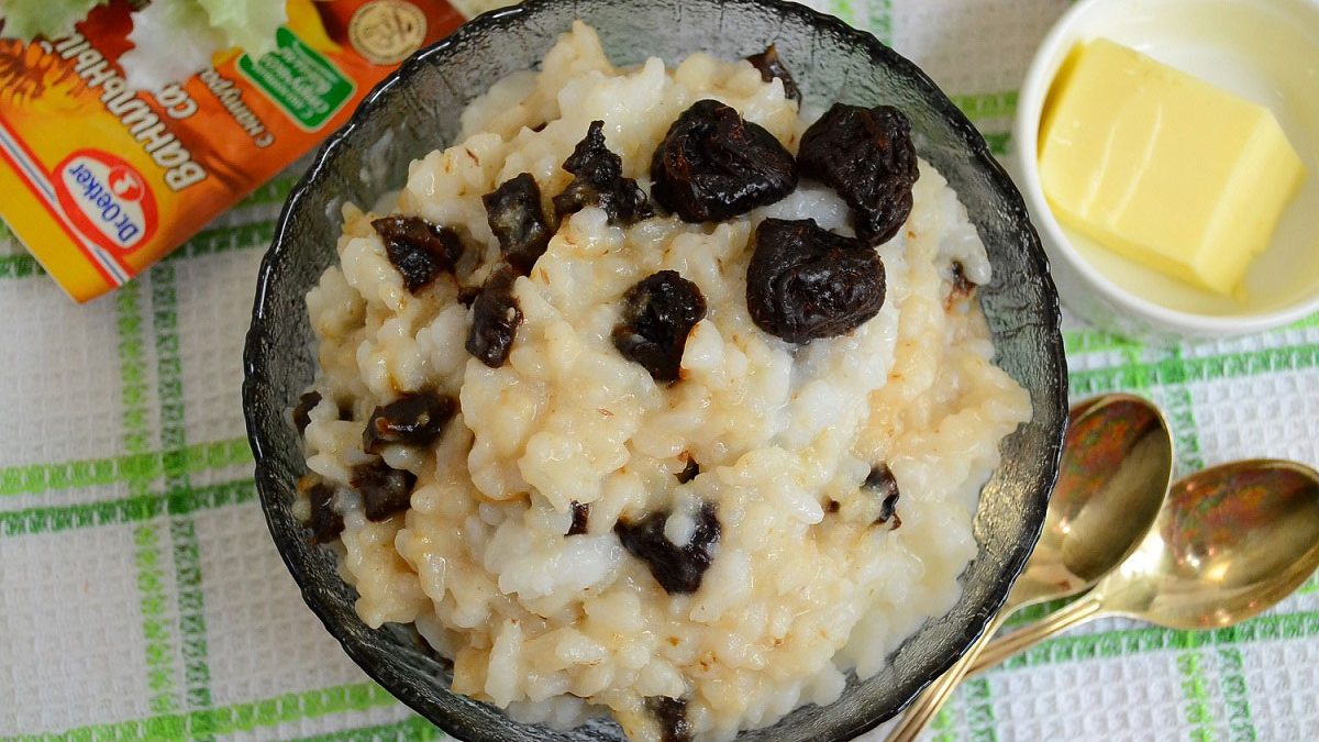 Rice porridge with prunes – both children and adults will like it