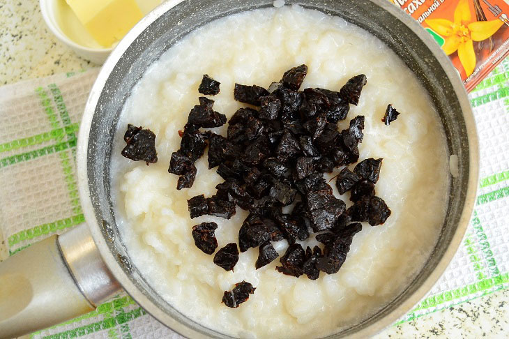 Rice porridge with prunes - both children and adults will like it