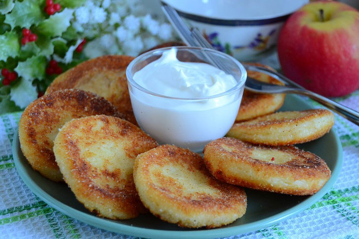 Cottage cheese pancakes with semolina - ruddy and appetizing