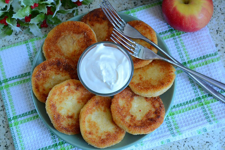 Cottage cheese pancakes with semolina - ruddy and appetizing