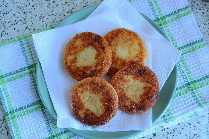 Cottage cheese pancakes with semolina - ruddy and appetizing