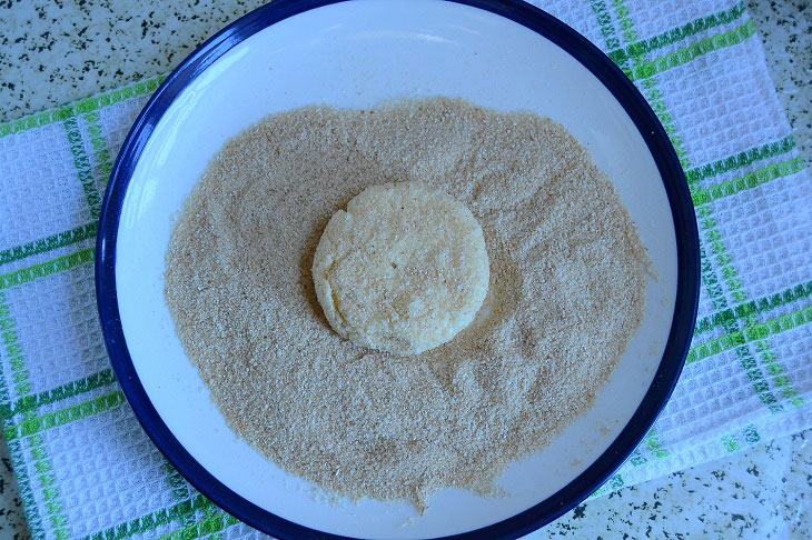 Cottage cheese pancakes with semolina - ruddy and appetizing