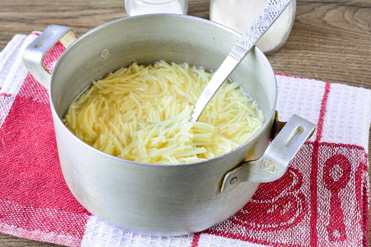 Vermicelli casserole like in kindergarten - very tender and tasty