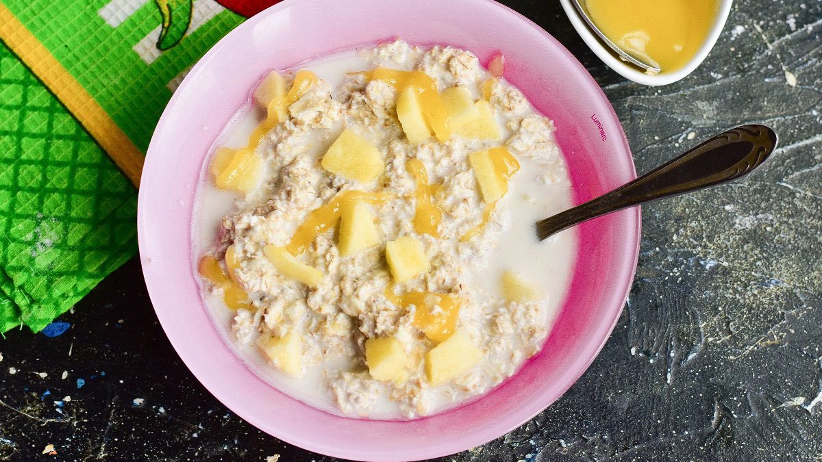 Lazy Apple Oatmeal – A Quick and Delicious Breakfast Recipe