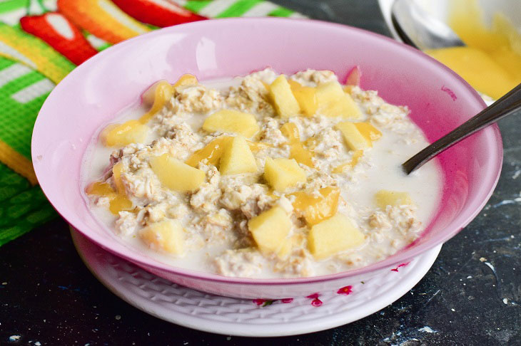 Lazy Apple Oatmeal - A Quick and Delicious Breakfast Recipe