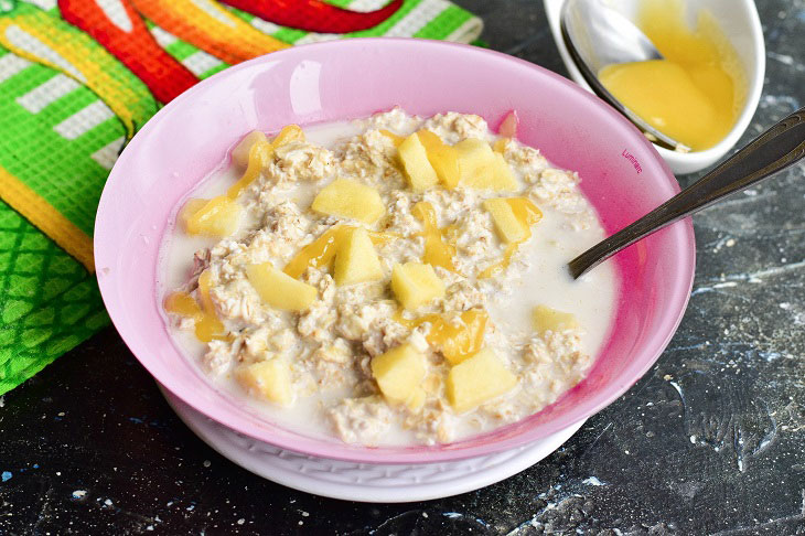 Lazy Apple Oatmeal - A Quick and Delicious Breakfast Recipe