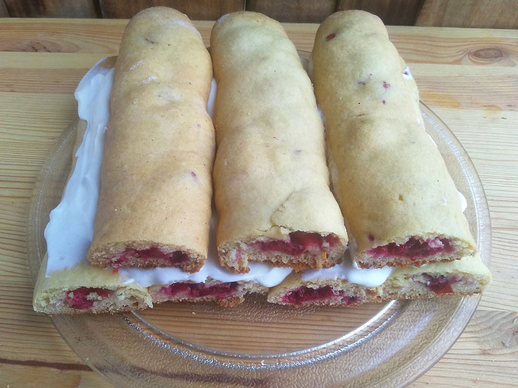 Cake "Hut with cherries" - an interesting and unusual winter dessert