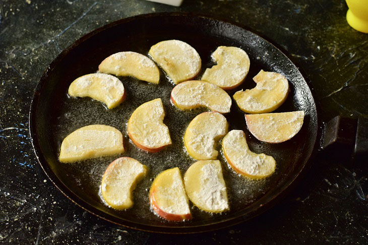 Fried Apples in French - a quick recipe for extraordinary yummy