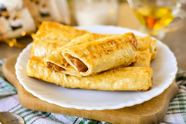 Sweet rolls with condensed milk from pita bread - a great dessert in a hurry