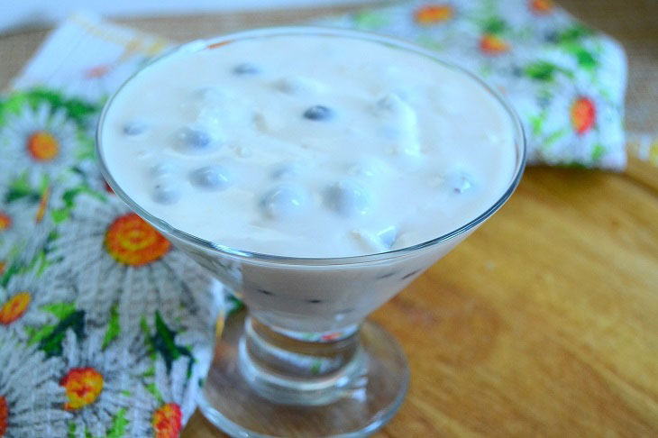 Curd dessert with berries - tender and tasty