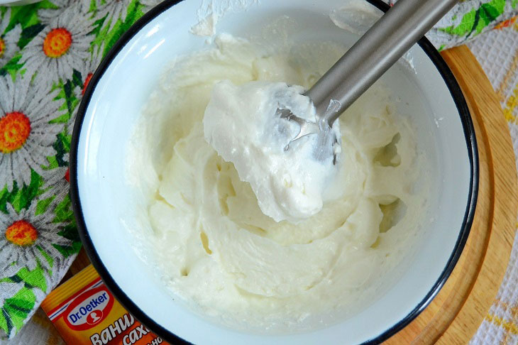 Curd dessert with berries - tender and tasty