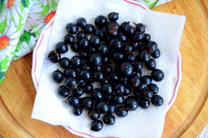 Curd dessert with berries - tender and tasty