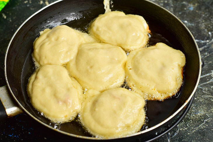 Pancakes with apricots on kefir - delicious and mouth-watering