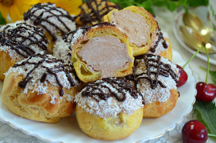 Profiteroles with chocolate cream - the most delicate dessert