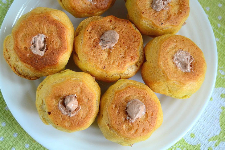 Profiteroles with chocolate cream - the most delicate dessert