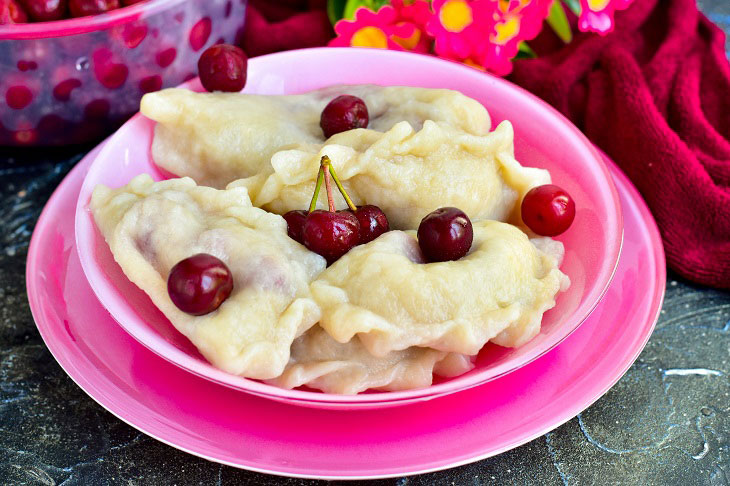 Delicious and juicy cherry dumplings - an easy recipe without much effort