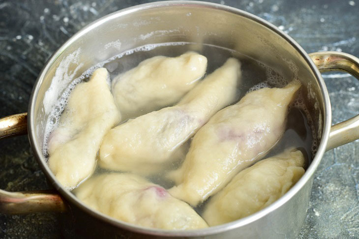 Delicious and juicy cherry dumplings - an easy recipe without much effort