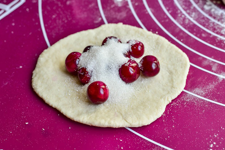 Delicious and juicy cherry dumplings - an easy recipe without much effort
