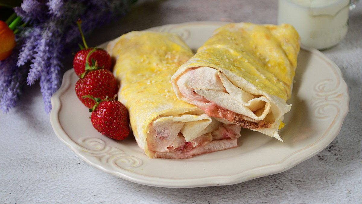 Strudel with cottage cheese and strawberries – a healthy and quick dessert