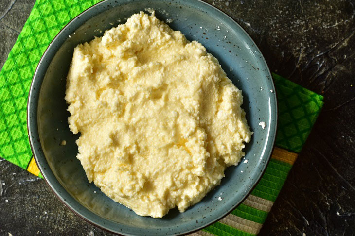 Honey cheesecakes in the oven - lush and tasty