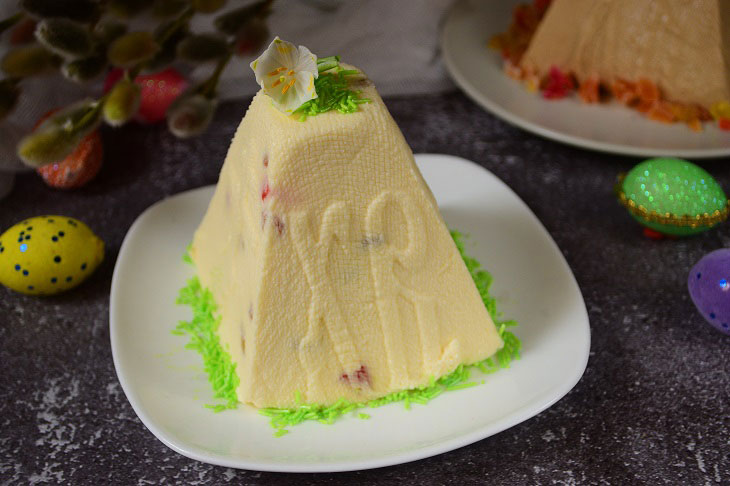 Royal custard Easter - a chic dessert on the festive table