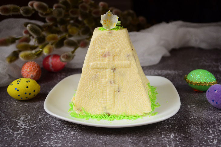 Royal custard Easter - a chic dessert on the festive table