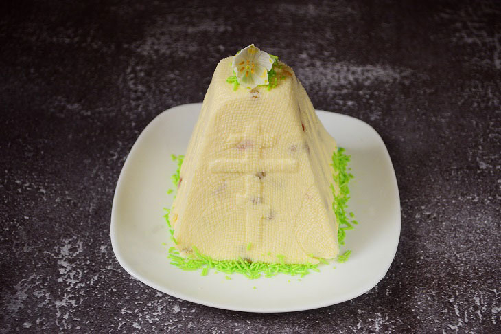 Royal custard Easter - a chic dessert on the festive table