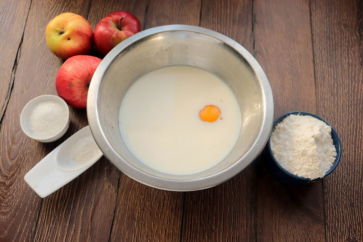 Delicious and tender donuts with apple filling - a quick recipe without the hassle