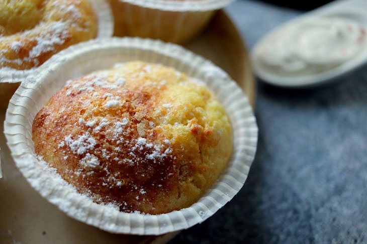 Cheesecakes in molds in the oven - they turn out tasty and airy