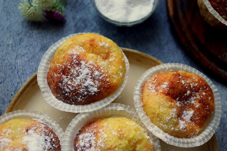 Cheesecakes in molds in the oven - they turn out tasty and airy