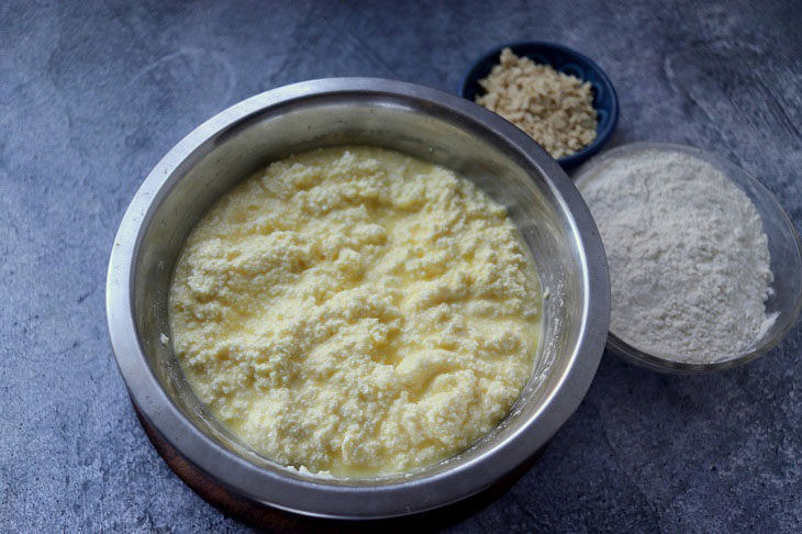 Cheesecakes in molds in the oven - they turn out tasty and airy