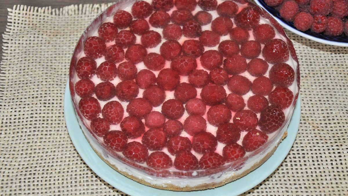 Raspberry cheesecake without baking – the most delicate dessert