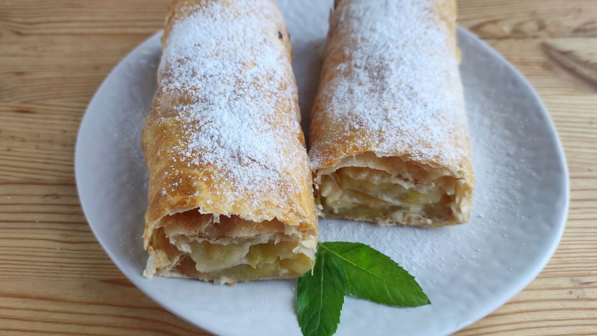 Lavash strudel with apples – a simple and very tasty recipe