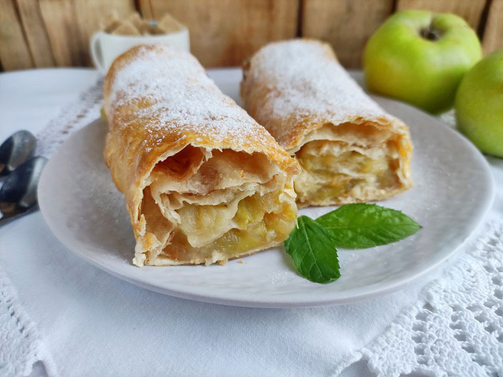 Lavash strudel with apples - a simple and very tasty recipe