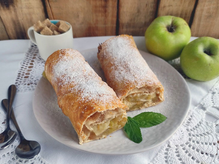 Lavash strudel with apples - a simple and very tasty recipe