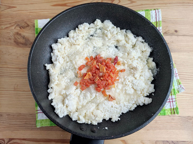 Fried cottage cheese - an interesting oriental dessert