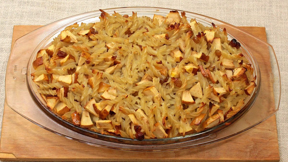 Noodles with apples – a tender and tasty dish