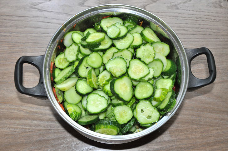 Salad "Piquant" for the winter - a tasty and fragrant preparation