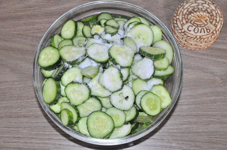 Salad "Piquant" for the winter - a tasty and fragrant preparation