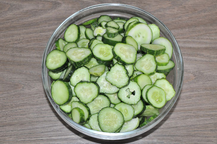 Salad "Piquant" for the winter - a tasty and fragrant preparation