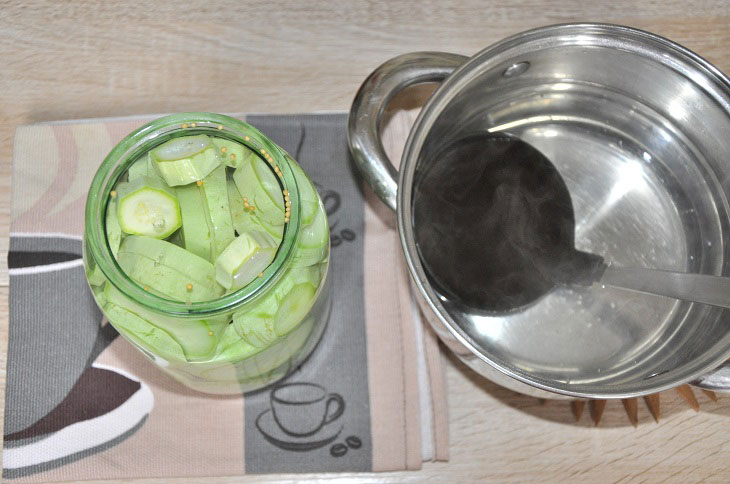 Hungarian zucchini - an interesting preparation for the winter