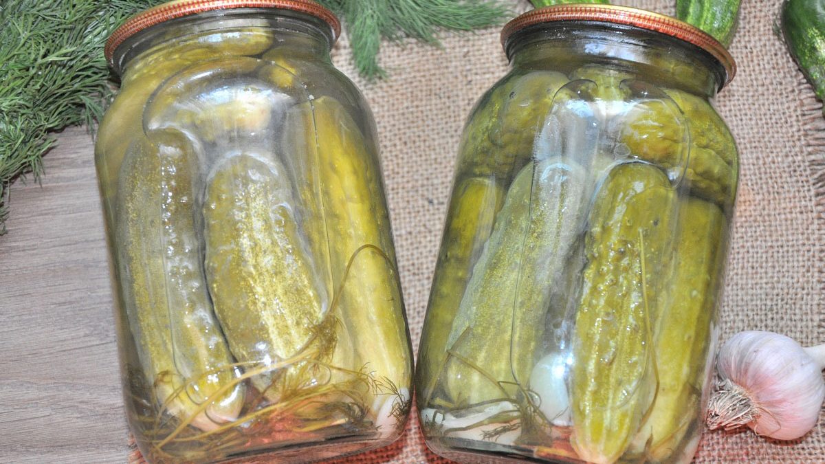 Pickled cucumbers with lemon juice – crispy and fragrant