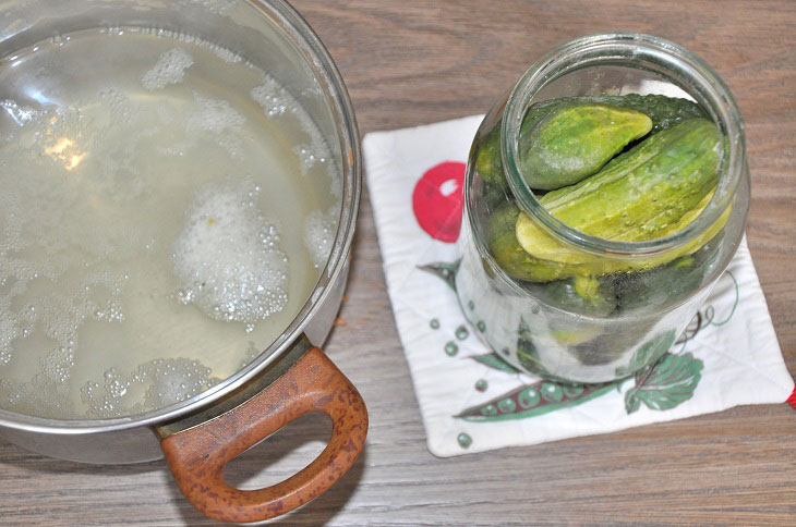 Pickled cucumbers with lemon juice - crispy and fragrant