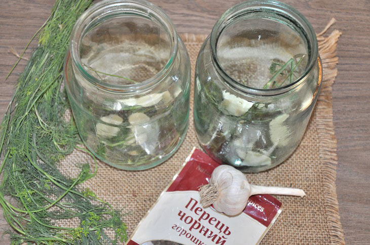 Pickled cucumbers with lemon juice - crispy and fragrant